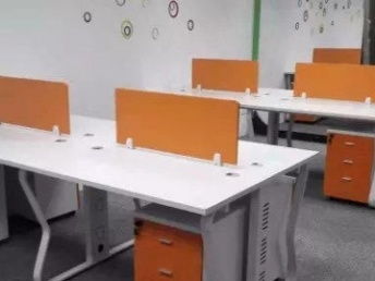 深圳办公用品工厂直销 现货办公桌、屏风卡位、老板桌与办公椅一站式采购指南